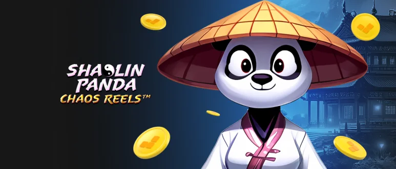 Bannière de la machine à sous Shaolin Panda Chaos Reels : un panda en chapeau de paille et kimono blanc, entouré de pièces dorées